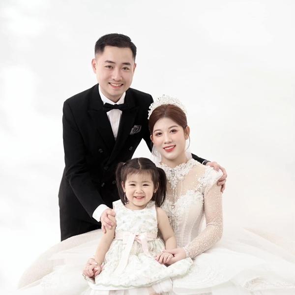 Hai anh em ruột đám cưới một ngày, chung thùng mừng cưới-2