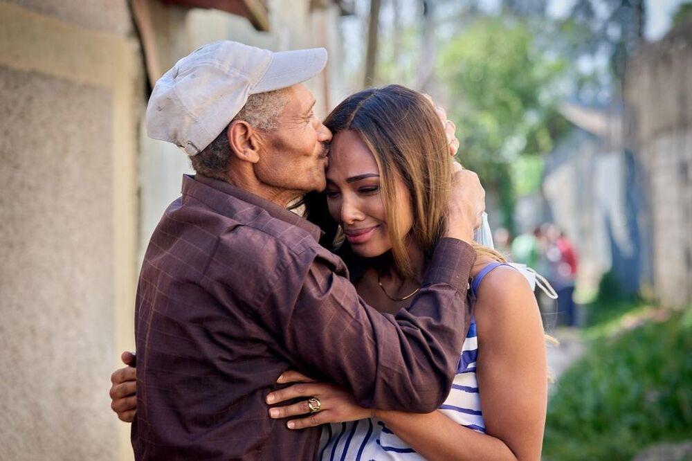 Hoa hậu thế giới Bỉ bị cha bỏ ở trại mồ côi năm 9 tuổi, mẹ kế bạo hành-6