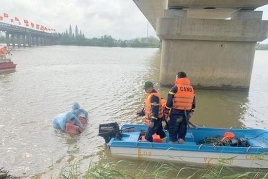 Tìm thấy thi thể nữ giáo viên mầm non nghi nhảy cầu Hiền Lương tự tử