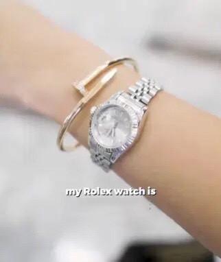 Sugar baby gây sốc diện nguyên một chiếc ô tô trên người dạo phố-4