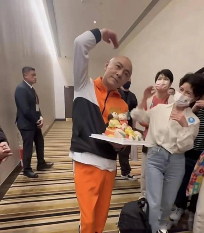 Trương Vệ Kiện tuổi 60 vẫn giữ tâm hồn 19, không buồn vì bị chê hết thời-1