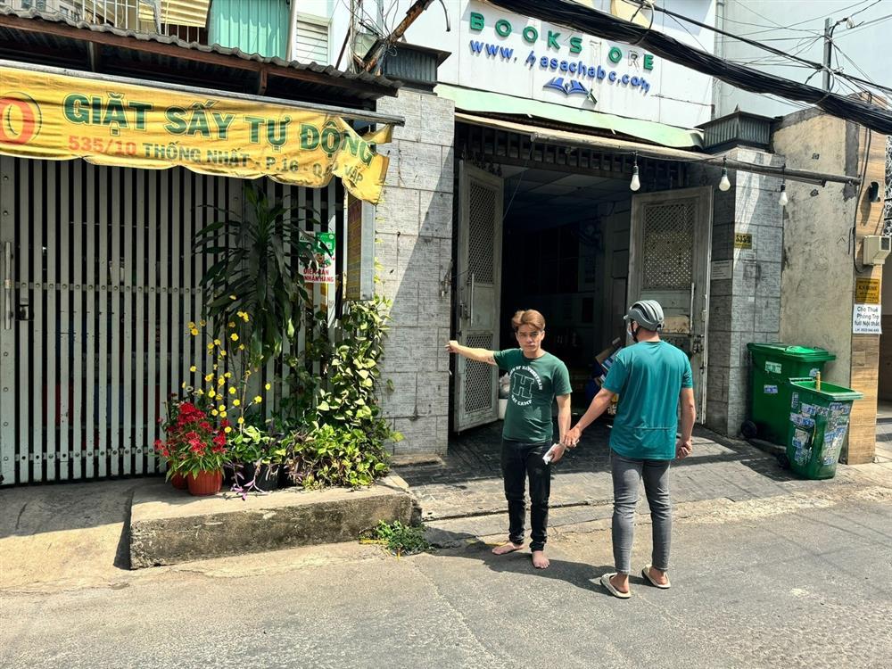 Tạm giữ 3 người liên quan vụ cướp điện thoại của người dân ở TPHCM-2