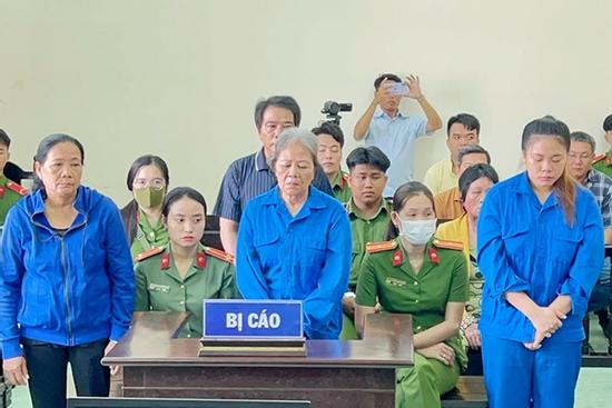 Phóng hỏa đốt cảnh sát, 5 người trong gia đình lãnh án