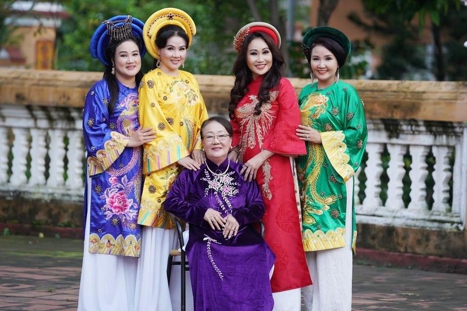 Phận đời lận đận của 4 chị em trong gia tộc 3 đời truyền thống cải lương: Người thành bà hoàng, kẻ bỏ nghề-12