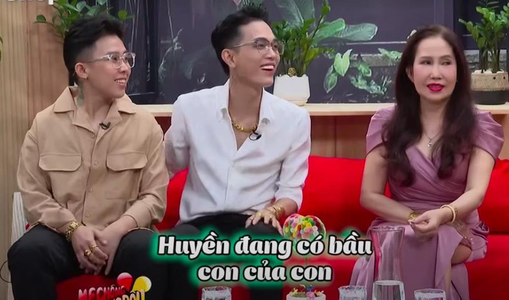 Chuyện kỳ lạ cặp đôi ở Sài Gòn: Chồng mang thai, vợ trẻ vui hết cỡ-3