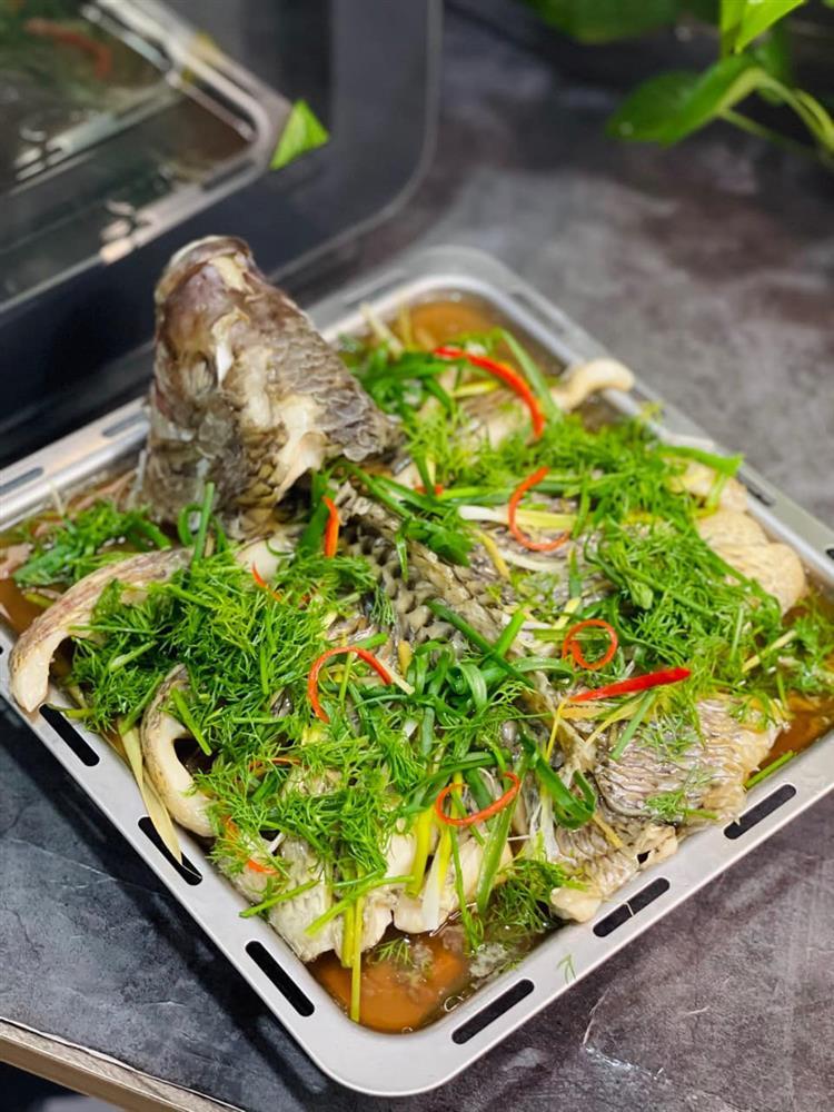 Cơm nhà ngon miệng đẹp mắt với 2 món cá hấp lạ mà quen-1