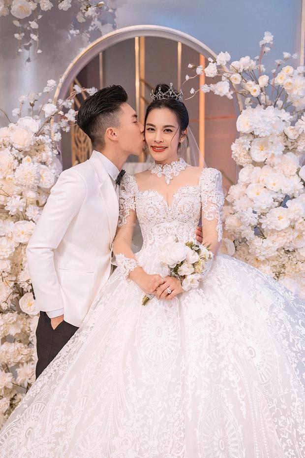 Hồ Ngọc Hà - Kim Lý và những cặp đôi đình đám Vbiz có con chung nhưng mãi không chịu cưới-5