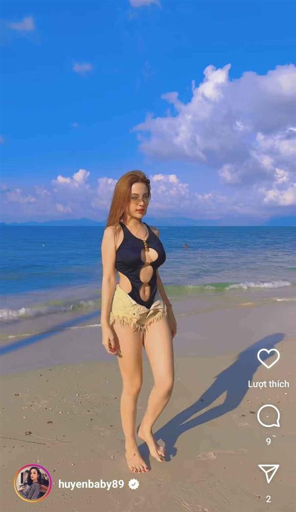 Huyền Baby có loạt áo tắm cắt xẻ, khoe body nóng bỏng mà chẳng hề phô-3