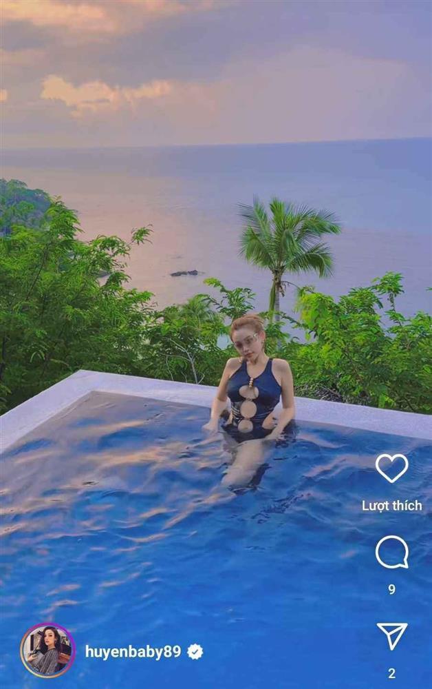 Huyền Baby có loạt áo tắm cắt xẻ, khoe body nóng bỏng mà chẳng hề phô-4
