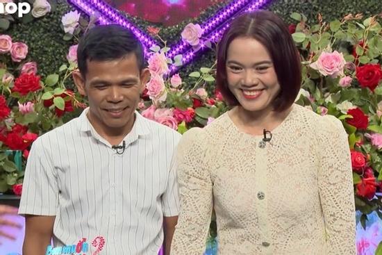 Mẹ đơn thân làm lao công đồng ý hẹn hò với người đàn ông kinh doanh bao bì