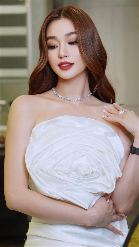 Khánh My giờ ra sao sau khi từ chối Trường Giang, được ông chủ phòng trà chở trên xe 30 tỷ?-4