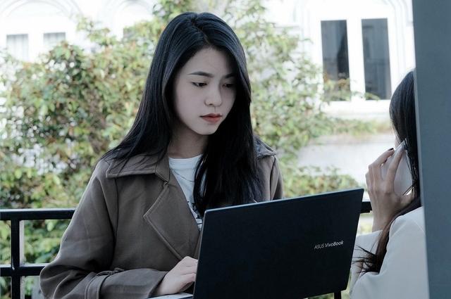 Nữ tân binh xinh đẹp lên đường nhập ngũ khiến dân mạng truy lùng danh tính: Bỏ việc ổn định để tòng quân-3