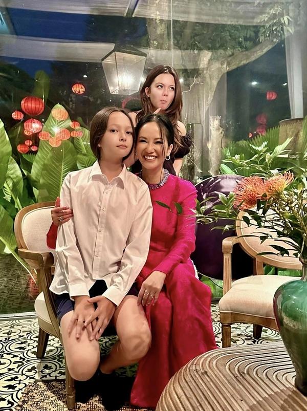 Diva Hồng Nhung tuổi 54: Vóc dáng gợi cảm, viên mãn bên bạn trai Tây-2