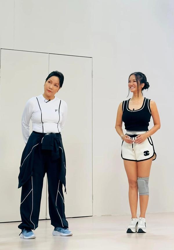 Diva Hồng Nhung tuổi 54: Vóc dáng gợi cảm, viên mãn bên bạn trai Tây-4