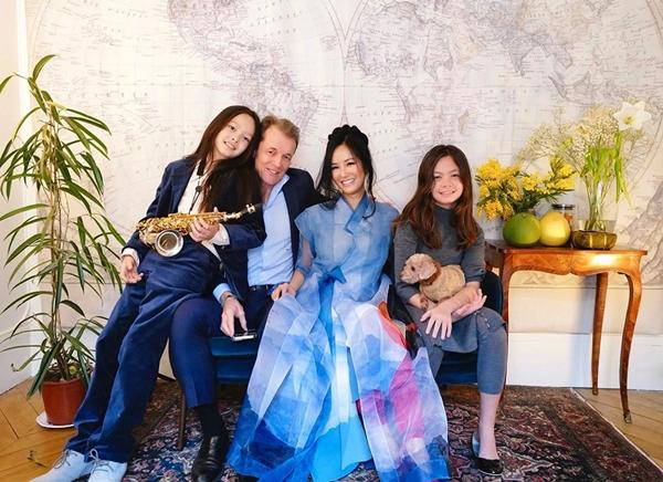 Diva Hồng Nhung tuổi 54: Vóc dáng gợi cảm, viên mãn bên bạn trai Tây-13