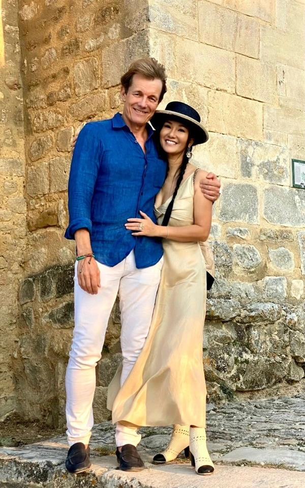 Diva Hồng Nhung tuổi 54: Vóc dáng gợi cảm, viên mãn bên bạn trai Tây-14