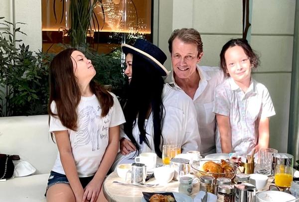 Diva Hồng Nhung tuổi 54: Vóc dáng gợi cảm, viên mãn bên bạn trai Tây-15