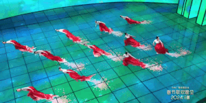 Nghệ sĩ bay lượn trên không tạo nên điệu múa Cá coi hút triệu người xem-1