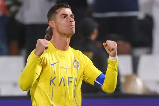 Ronaldo tạo thống kê khó tin ở tuổi 39