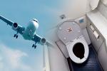 Điều tiếp viên khuyên hành khách nên làm khi dùng toilet trên máy bay