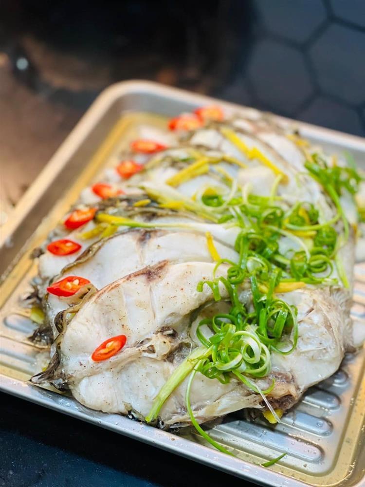 Cơm nhà ngon miệng đẹp mắt với 2 món cá hấp lạ mà quen-2