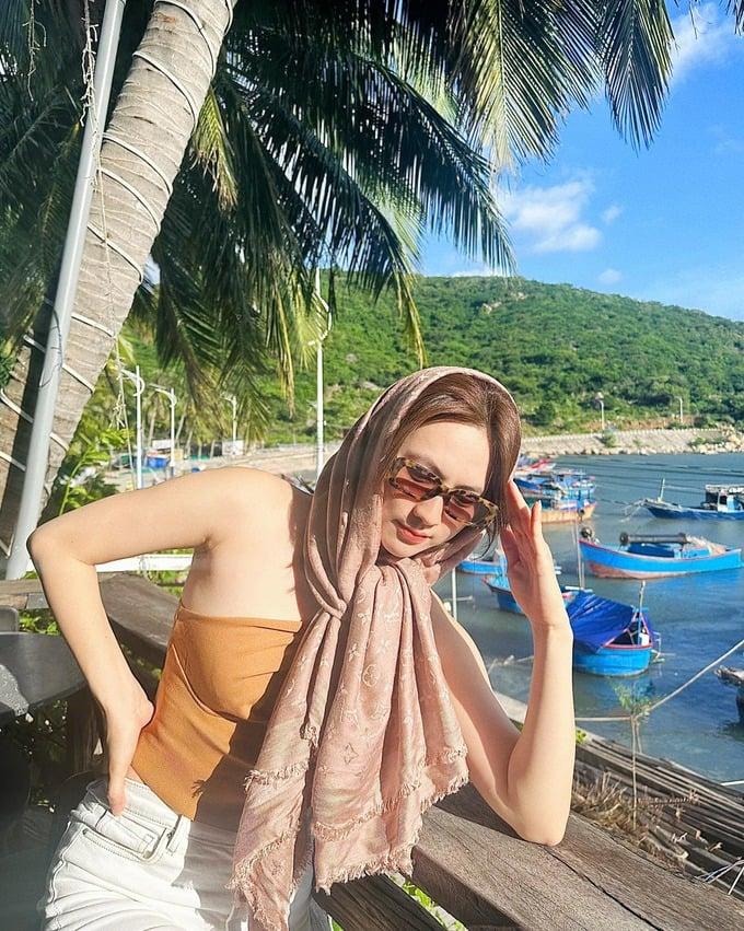 Nữ chính phim Mai cân mọi phong cách: Lúc quyến rũ, khi thanh thuần-8