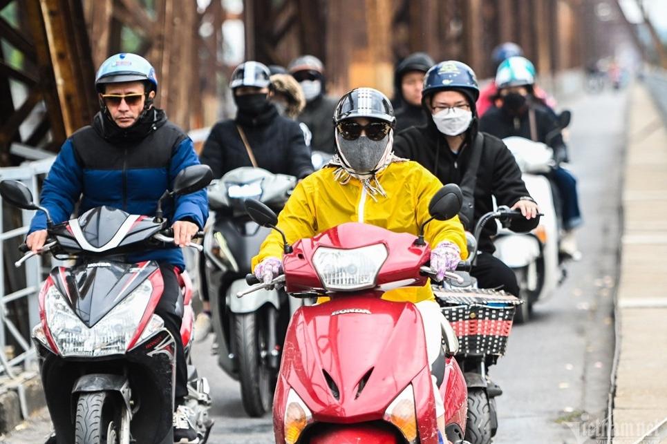 Cảnh trái ngược TPHCM - Hà Nội: Nơi nắng rát mặt, chỗ khốn khổ vì rét buốt-15