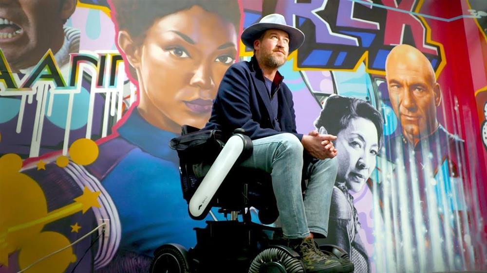 Diễn viên Captain Marvel qua đời ở tuổi 50 bỏ lại vợ và 2 con-1