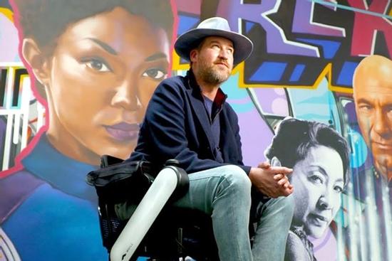 Diễn viên 'Captain Marvel' qua đời ở tuổi 50 bỏ lại vợ và 2 con