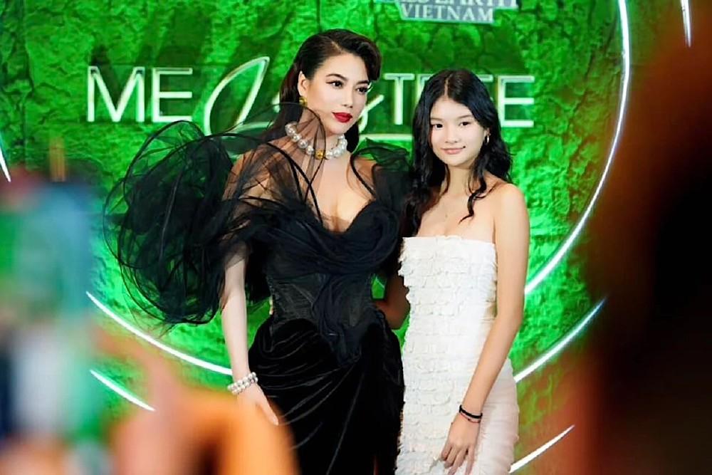 Con gái Trương Ngọc Ánh chuộng váy cúp, vóc dáng chuẩn mỹ nhân tương lai-1