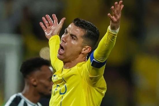 Ronaldo ăn mừng phản cảm, đối thủ gửi đơn kiện