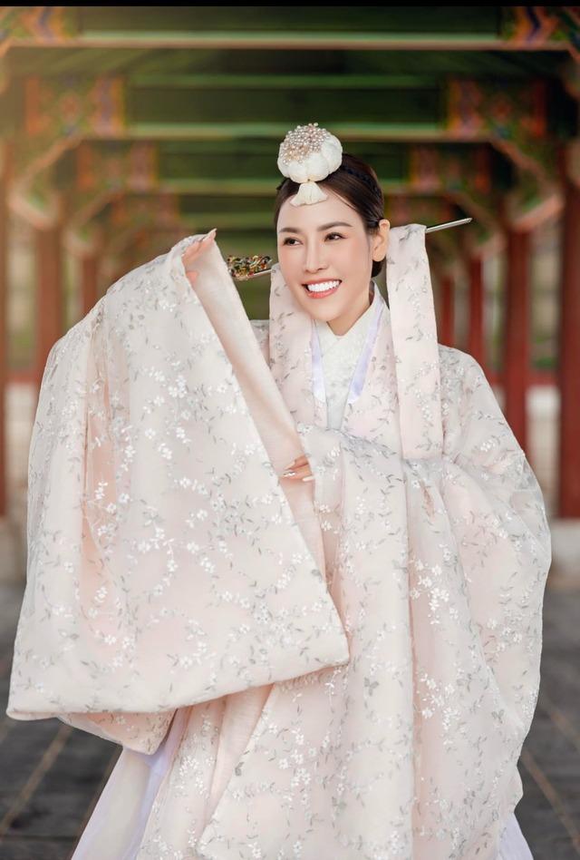 Chồng cũ Diệp Lâm Anh bay từ TPHCM ra Hà Nội dự sinh nhật Quế Vân, liệu có đang hẹn hò?-1