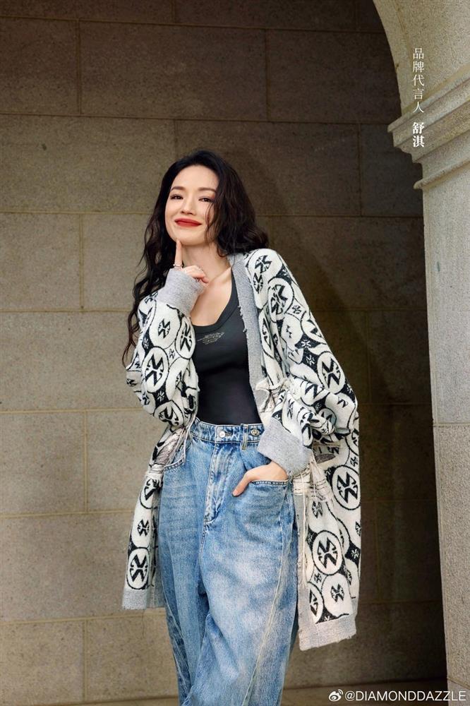 Phong cách trẻ trung, ngọt ngào của Thư Kỳ ở tuổi 50-7