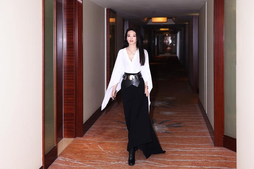 Phong cách trẻ trung, ngọt ngào của Thư Kỳ ở tuổi 50-8