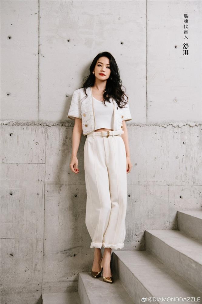 Phong cách trẻ trung, ngọt ngào của Thư Kỳ ở tuổi 50-9