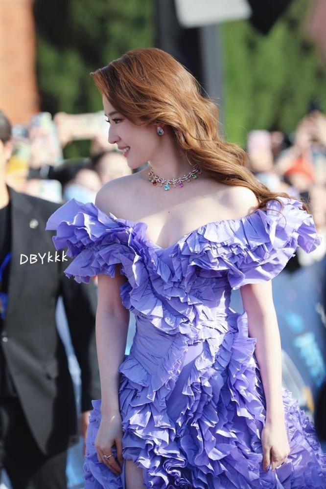 Địch Lệ Nhiệt Ba gây sốt với visual tại sự kiện-5