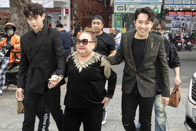 Ngoài đời xem nhau như má con nhưng NSND Ngọc Giàu từng suýt từ mặt Trấn Thành vì bị.... lừa tiền!-4