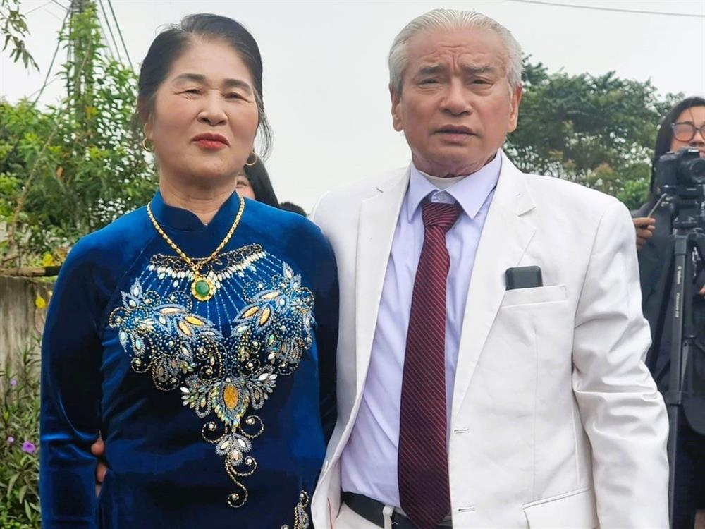 Đám cưới gây xôn xao của cụ ông 75 tuổi, có hơn 20 cháu, chắt-3