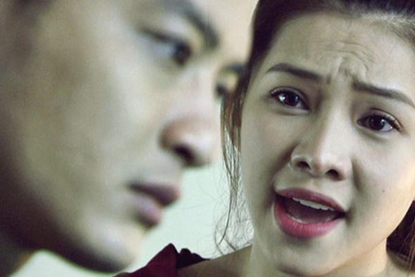 Tôi và thợ sửa trần nhà hoảng hồn khi nhìn thấy thứ này của chồng tôi ‘treo lơ lửng’ trên trần-2