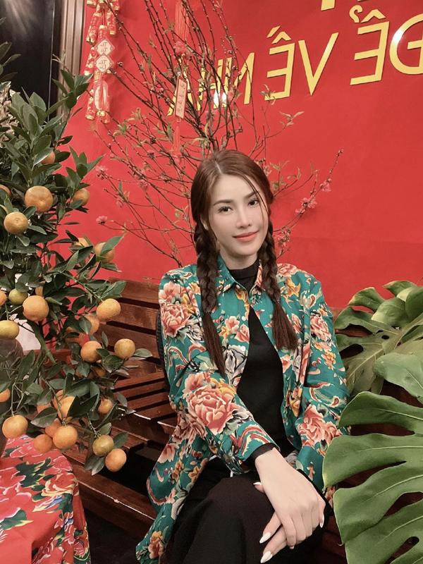 Chân dung Á hậu vừa livestream công khai mua giải giá 600 triệu đồng?-3