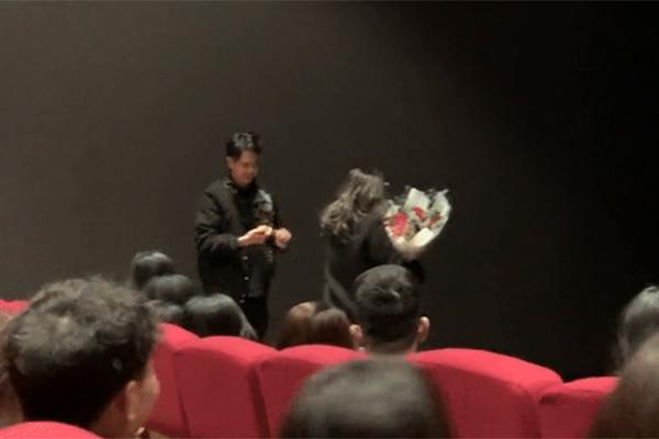 Cặp đôi người Việt Nam cầu hôn ngay tại đêm diễn của bà mối Taylor Swift-3