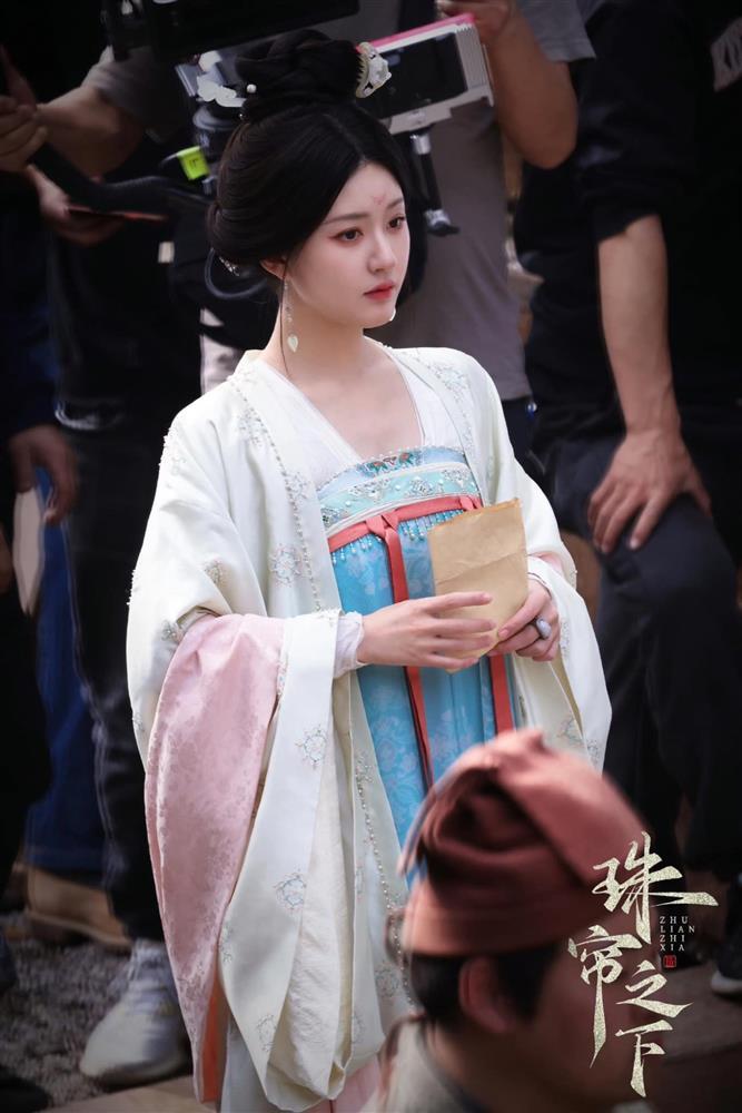 Diễn xuất gây tranh cãi, nhưng Triệu Lộ Tư, Bạch Lộc vẫn biết tận dụng điều này để ghi điểm-3