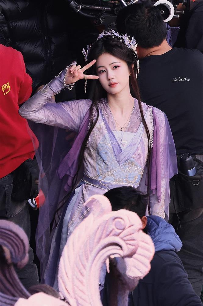 Diễn xuất gây tranh cãi, nhưng Triệu Lộ Tư, Bạch Lộc vẫn biết tận dụng điều này để ghi điểm-4