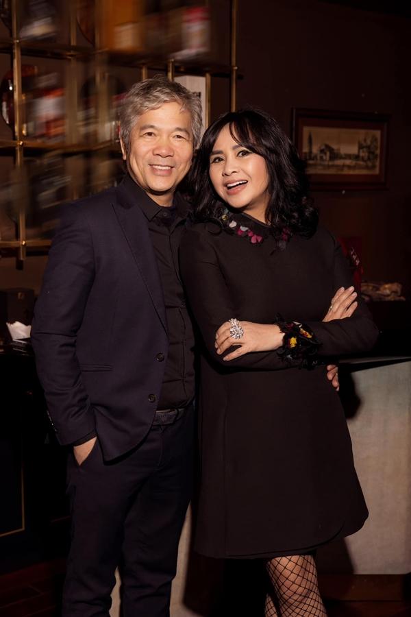 Hai nữ ca sĩ nổi tiếng có hôn nhân hạnh phúc với chồng bác sĩ là ai?-7