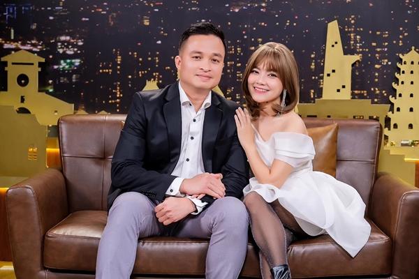 Hai nữ ca sĩ nổi tiếng có hôn nhân hạnh phúc với chồng bác sĩ là ai?-11