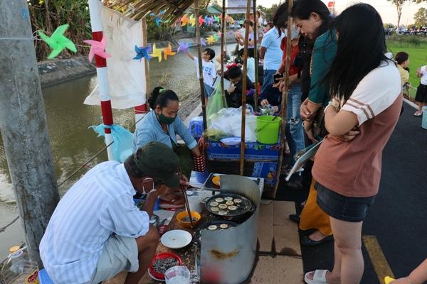 Chợ quê giữa đồng lúa xanh mướt bán trăm món ngon, đón nghìn khách mỗi ngày-4