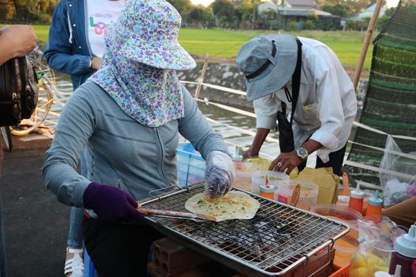 Chợ quê giữa đồng lúa xanh mướt bán trăm món ngon, đón nghìn khách mỗi ngày-5