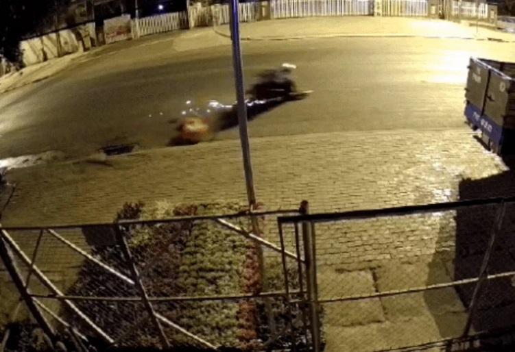 Nữ công nhân quét rác bị xe máy tông chấn thương sọ não-2