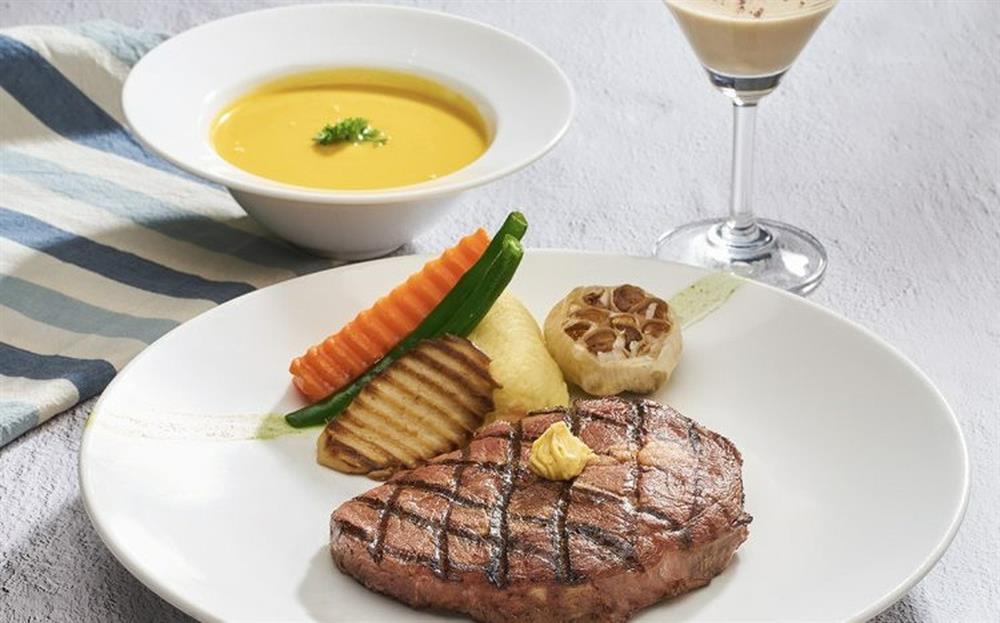 Đến quán bít tết nổi tiếng Hà Nội, cô gái sốc khi rau có ốc sên còn sống-3