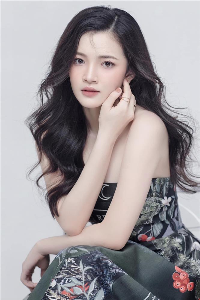 MC thời tiết sinh năm 2000 gây chú ý khi lên sóng VTV nhờ gương mặt baby-4